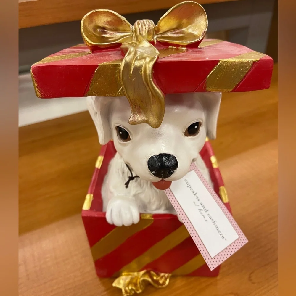 Christmas Puppy Dog in Red & Gold Gift Box Cupcakes & Cashmere 🎄Resin figurine